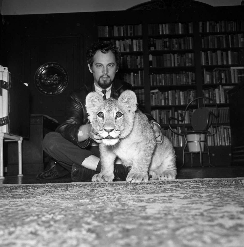 Exotic Pets of Influential Artists GeoZoo.org